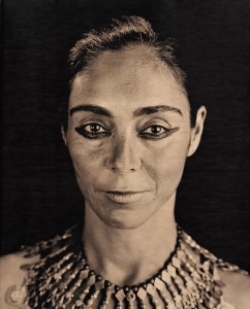 Beszámoló: Shirin Neshat első önálló kiállítása a Műcsarnokban